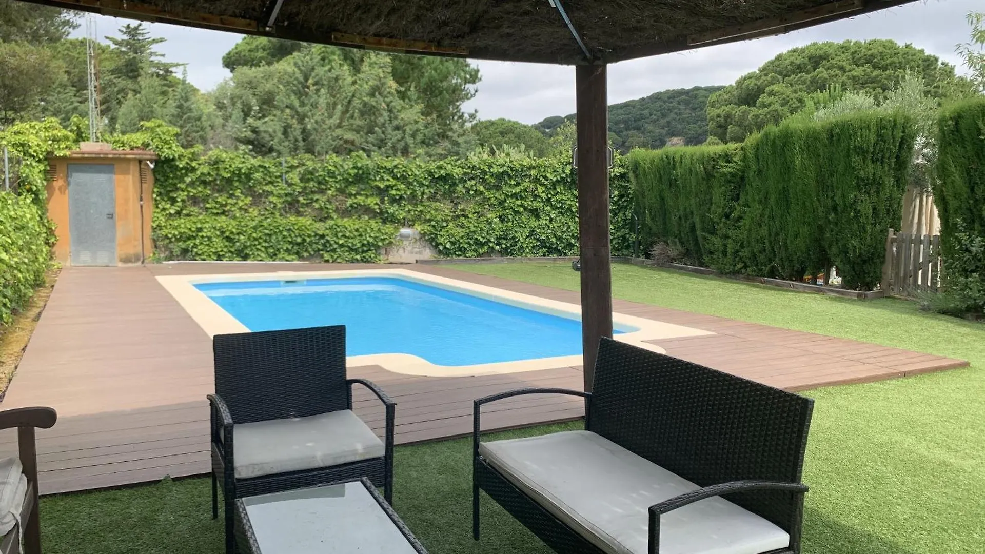 Your Pet-Friendly Home In Sant Pol location